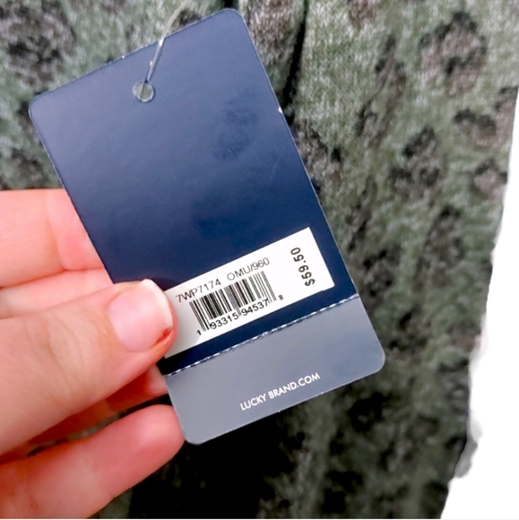 Lucky Brand Green Leopard Print Button Front Relaxed Blouse Women Size Medium M - Picture 5 of 7